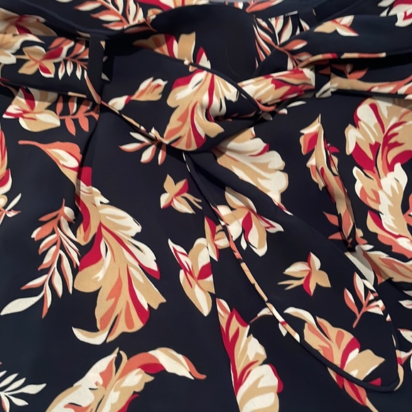 Joie Pleated Shorts - Picture 3 of 6